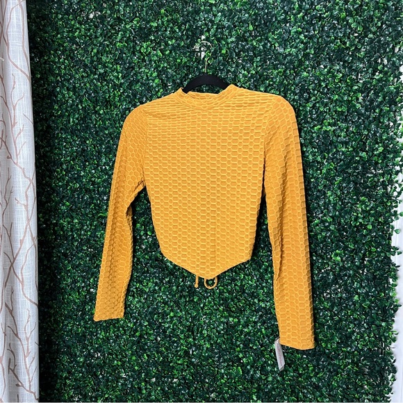 Two-Pack Ripple Shirts (L) - Picture 3 of 4